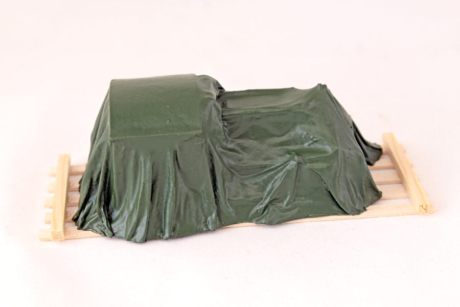 alte KÖF unter Plane